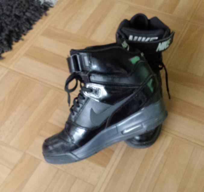 Nike Revolution Sky High