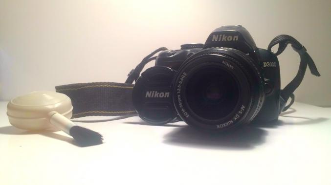 Nikon D3000 + 18-55mm