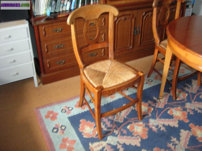Table ronde et ses deux rallonges + 4 chaises