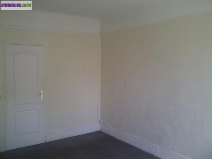 LOACATION F2 EN PLEIN CENTRE-VILLE !