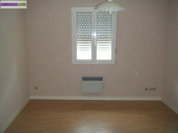 Loue a poitiers beau studio avec place  de parking