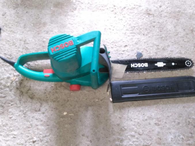 Tronçonneuse électrique