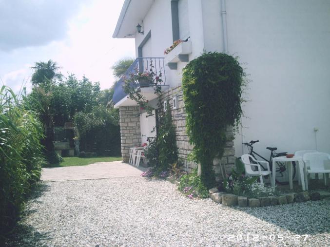 Maison + 2 aparts. + dépendence