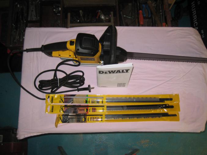 SCIE ALLIGATOR DEWALT  DWE 398 NEUVE