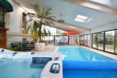 Villa 4* vue mer plage piscine intérieure privée chauffée jacuzzi sauna billard
