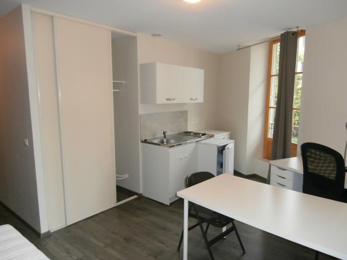 Studio récent vendu meublé et loué