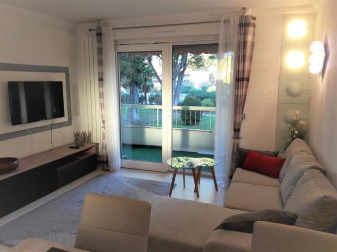 MAGNIFIQUE APPARTEMENT AU BORD DE LA MER