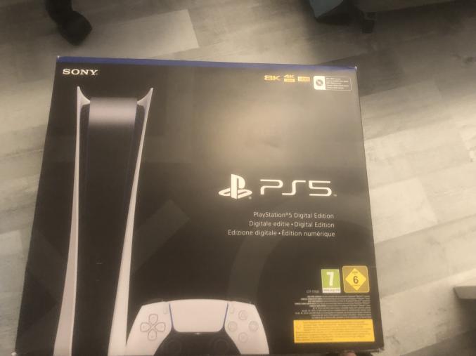 PS5 DIGITAL 2 MANETTES