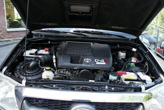 Toyota HiLux D-4D SR, D-Cab 2.5 avec toit rigide