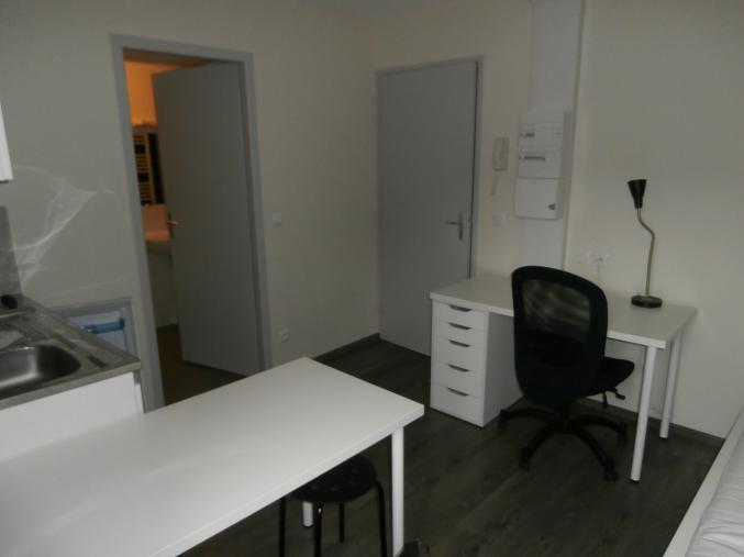 Studio récent vendu meublé et loué