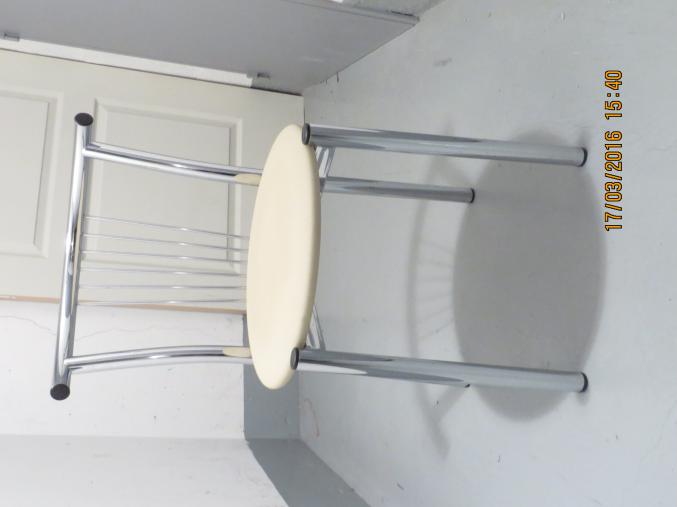 Lot de 3 chaises design polyuréthane blanc et acier chromé