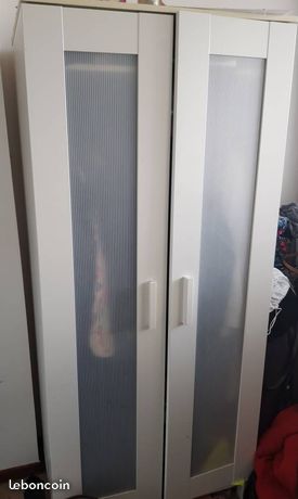 Déménagement : armoire - bureau - micro ondes - lisseur à cheveux