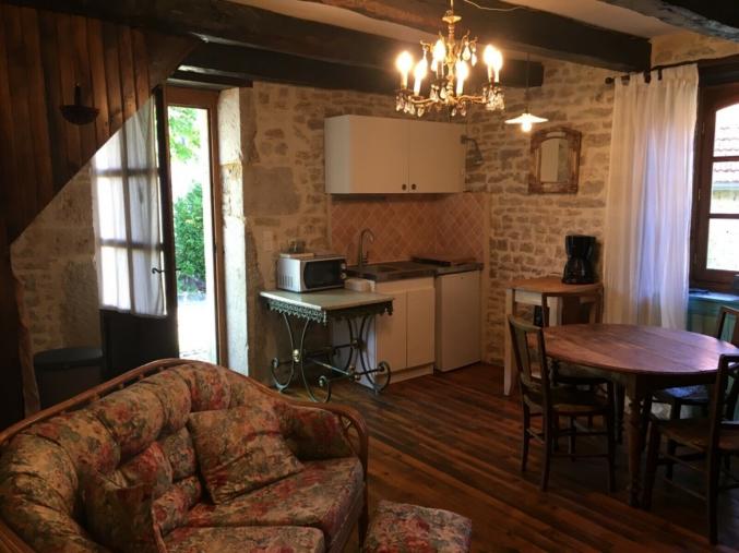 Maison meublé à louer à l‘année à Caniac du Causse