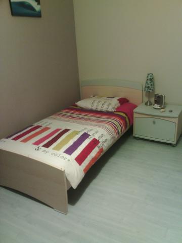 Lit et chevet enfant