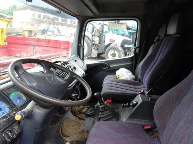 Mercedes-Benz 817 / 33AT fourgonnettes avec grue 2000