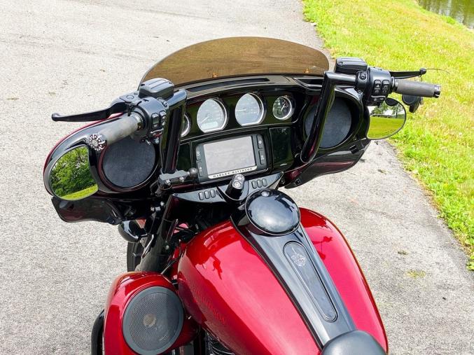 Harley-Davidson Touring FLHXS Street Glide Special 