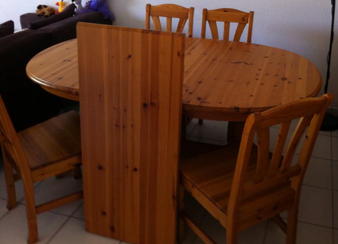 GRANDE TABLE + CHAISES
