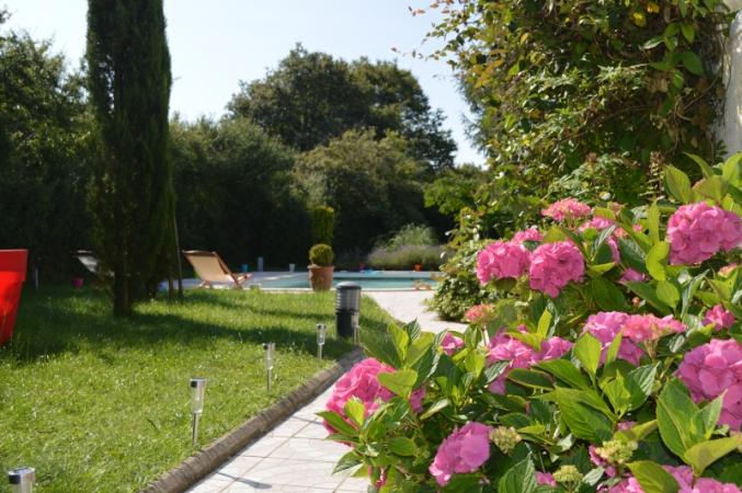 Location maison avec piscine privée à Montambert en Bourgogne