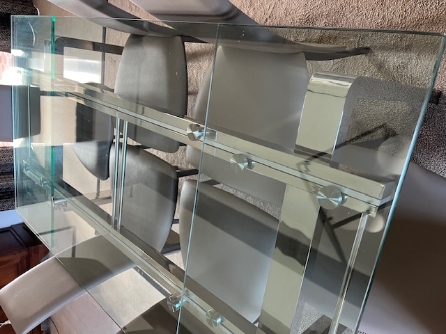 Table en verre de salle à manger