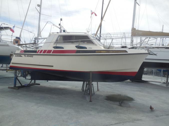 BATEAU A MOTEUR PECHE PROMENADE