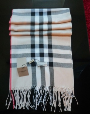Echarpe/Foulard burberry neuf beige clair