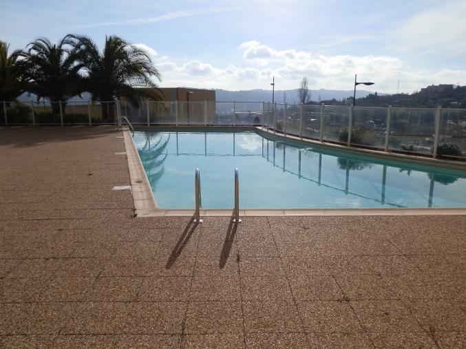 GRASSE LOUE MAGNIFIQUE 3 P