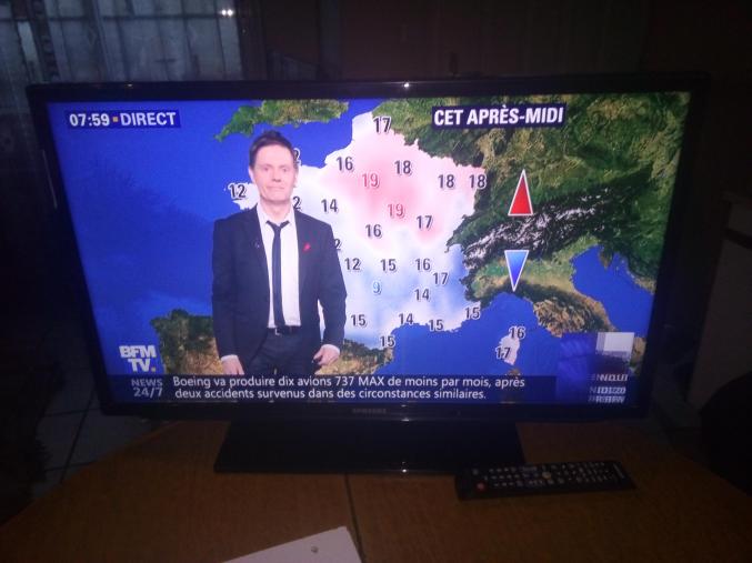 Télé samsung full HD , 82 cm, internet (filaire)
