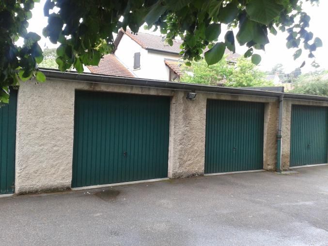 Grand garage à vendre