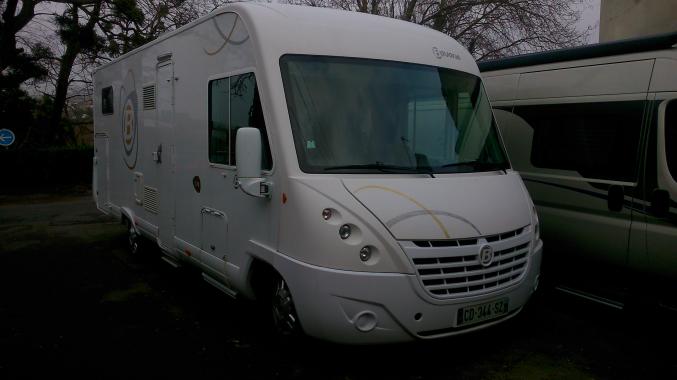 CAMPING-CAR BAVARIA I 74 LGJ ARTIC