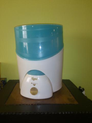 Stérilisateur 8 biberons- arrêt automatique- marque TIGEX