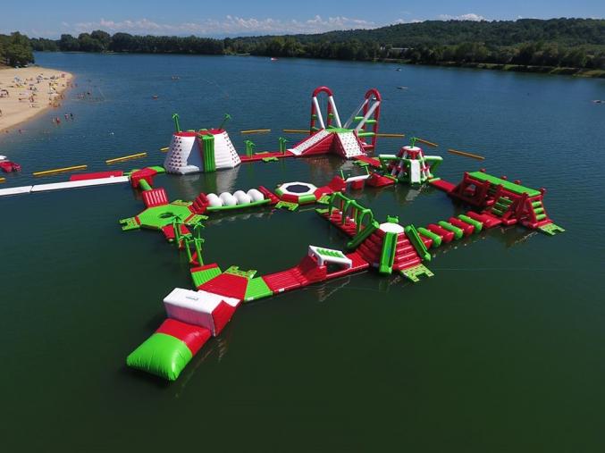 STRUCTURE AQUATIQUE GONFLABLE CLE EN MAIN A VENDRE