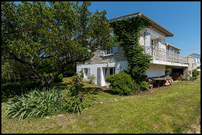 Maison 8 chambres, sur 2 niveaux indépendants.