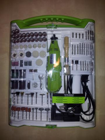 Mini meuleuse + 242 accessoires + manche neuf