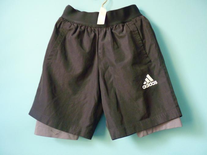Short Adidas Garçon 10 ans TBE soprt noir