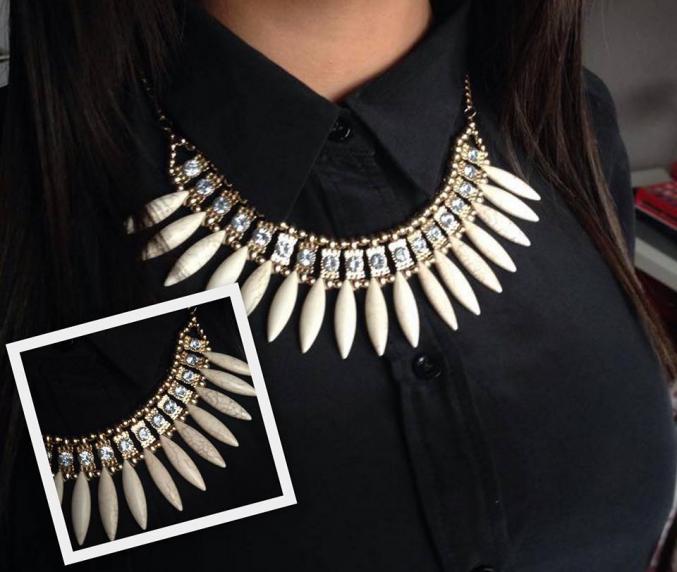 Bijoux ( colliers , boucles d'oreilles ..)