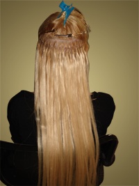 Technicienne pose d'extensions de cheveux à domicile