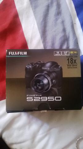 Appareil photo Fujifilm S2950 et sa pochette