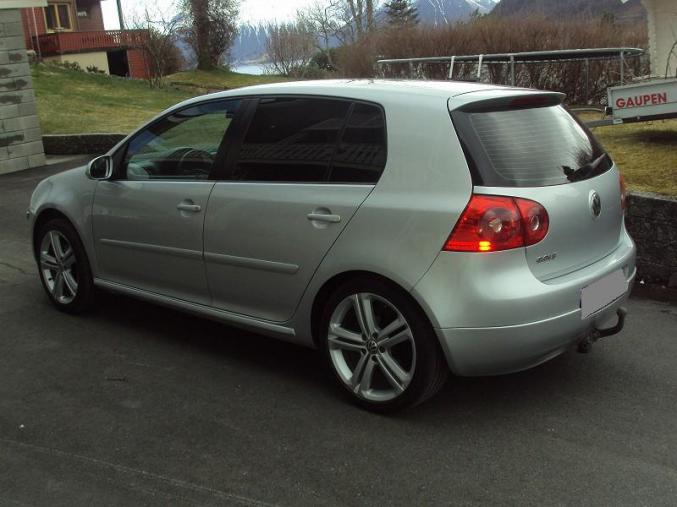 Volkswagen Golf V 1.9 TDI 105 cH 5P berline