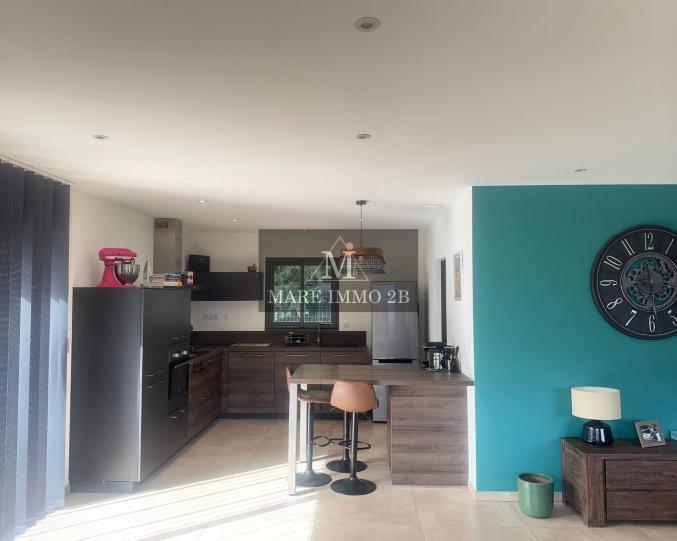 Superbe villa récente avec piscine