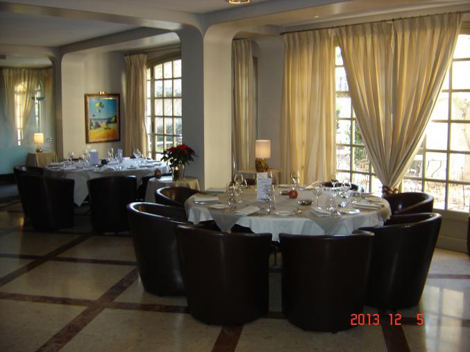 Mobiliers et materiels hotellerie , restauration , reunion et piscine.