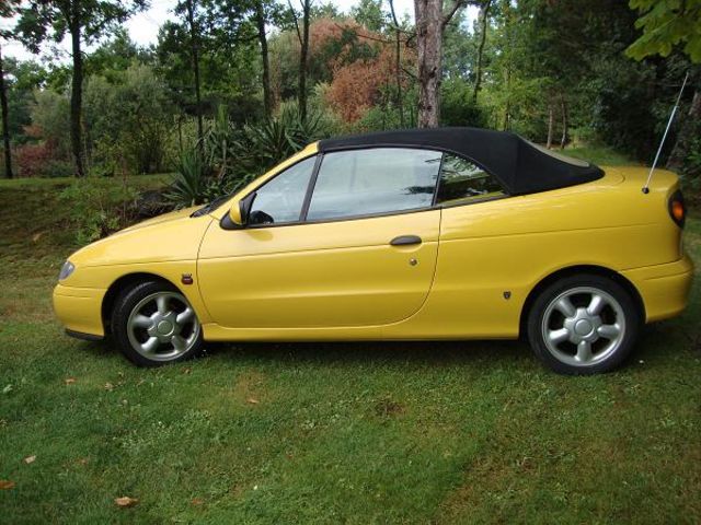 Trés Belle Renault Megane cabriolet 2.0 16s tentation Essence en bon états.
