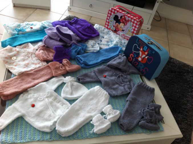 Layette tricotee main