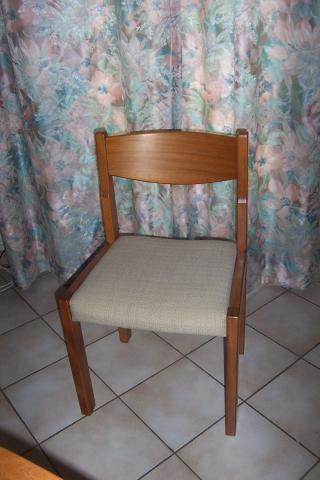 SUPERBE ENSEMBLE TABLE + 4 CHAISES ORME MASSIF ETAT NEUF