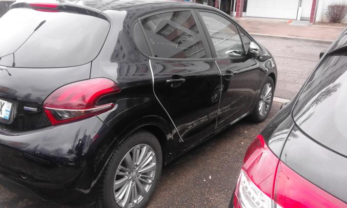 Peugeot 208 moins d'un an