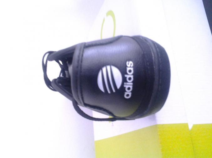 Basket adidas noir cuir