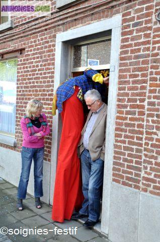 Spectacle de clown, animations de rue,échassier,mime,statue