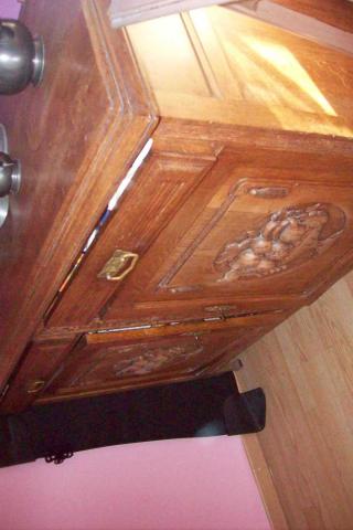 Meuble ancien avec motif cuisine