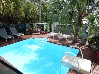 Villa créole avec piscine dans quartier très résidentiel