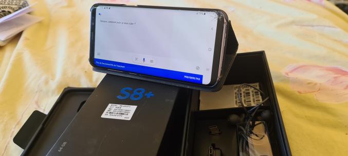Samsung Galaxy s8 plus 64go gris desimlocké + clearview cover