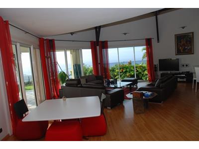 BELLE VILLA T5 SUR LA POSSESSION